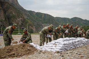 李毅谈国足选帅：现阶段不适合本土教练，还是外教比较适合